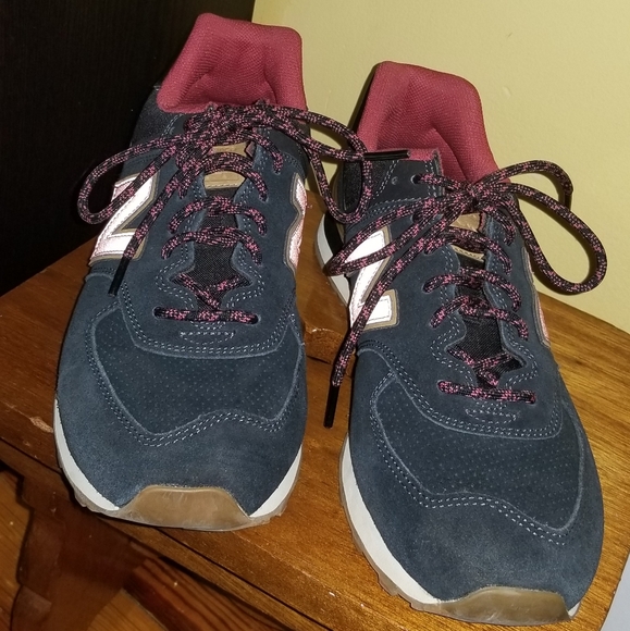 New Balance 574 - Picture 2 of 4